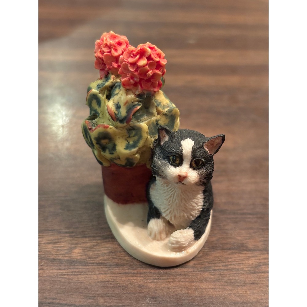 Lowell Davis Schmid 1989 Signed Tuxedo Cat Sun Worshipper Figurine